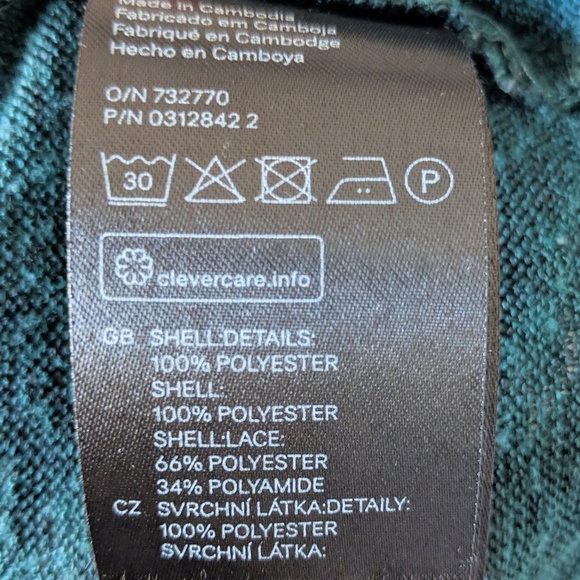 H&M flutter sleeve green blouse - Picture 2 of 4